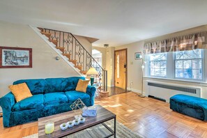 Apartment (3 Bedrooms) | Interior - Yeadon Townhome w/ Porch, 7 Mi to Center City (Lansdowne)