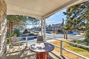 Apartment (3 Bedrooms) | Interior - Townhome w/ Porch, 7 Mi to Lincoln Financial Field (Lansdowne)
