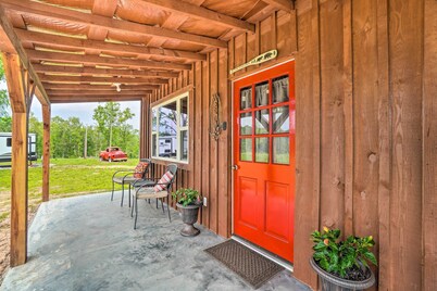 Updated Studio Cabin in Ozark w/ Yard & Mtn View