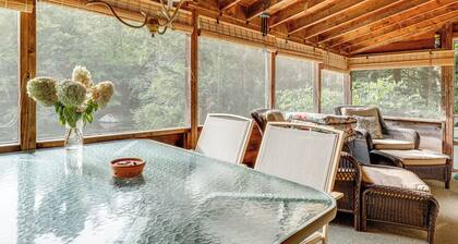 Rustic Waterfront Cottage w/ Fire Pit & Kayaks