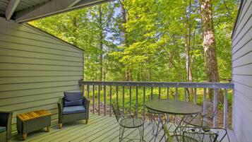 Apartment (0 Bedroom) | Outdoor dining