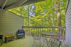 Apartment (0 Bedroom) | Outdoor dining