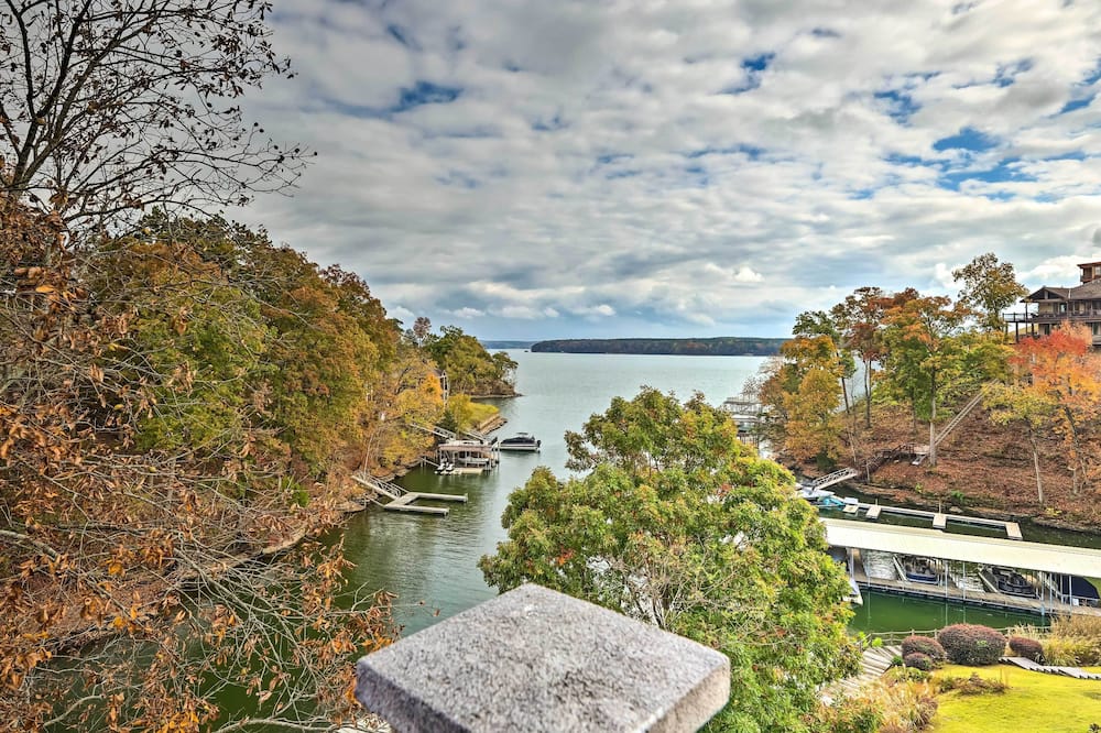 Waterfront Villa w/ Boat Slip & Lake Access