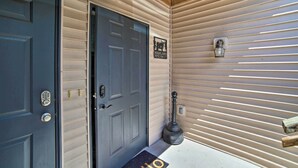 Apartment (2 Bedrooms) | Interior - Waterfront Crivitz Property w/ Lake Access! (Crivitz)