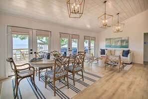 House (4 Bedrooms) | Front of property - Waterfront Livingston Home w/ Dock & Porch! (Livingston)