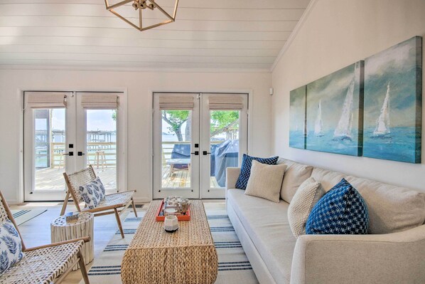 House (4 Bedrooms) | Interior - Waterfront Livingston Home w/ Dock & Porch! (Livingston)