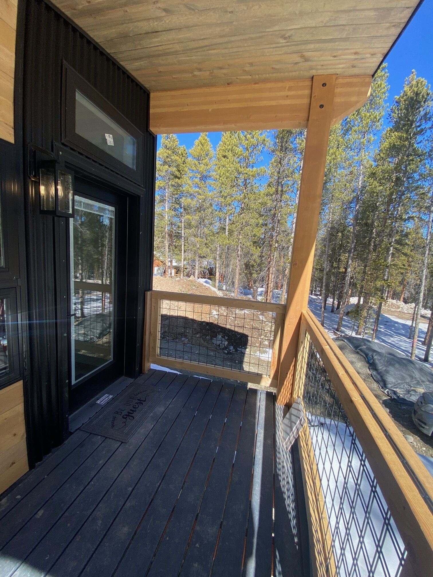 modern 2 bedroom on a spacious wooded lot