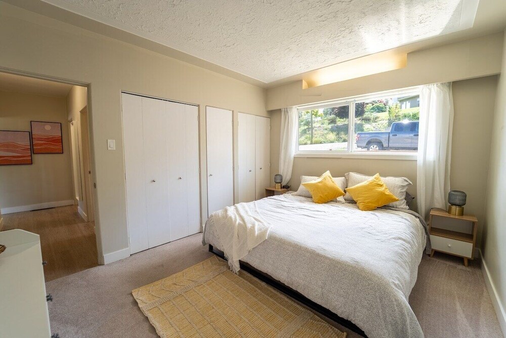 Heart of Downtown Kamloops W/D + King Bed Kamloops Vrbo