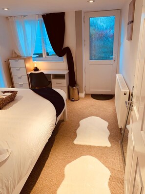 1 bedroom, soundproofing - Deluxe Double Room with Shower (Banbury)