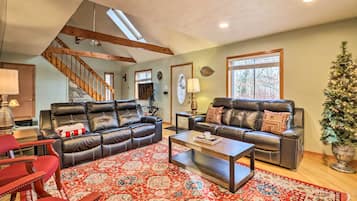 House (5 Bedrooms) | Interior