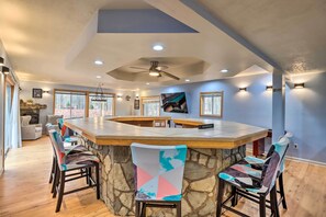 House (5 Bedrooms) | Interior