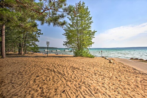 Higgins Lake Getaway w/ Fire Pit, Walk to Beach!