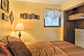 House (3 Bedrooms) | 2 bedrooms, bed sheets