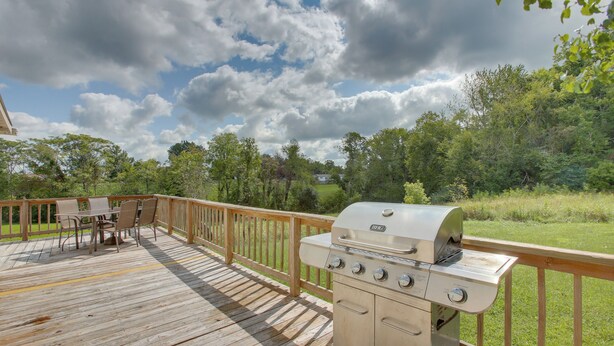 A wooden deck with a grill and a table with chairs. - Albany Family Lake Getaway Near State Parks! (Albany)
