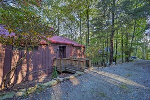 Interior - Ski Resort Cabin w/ Deck in Beech Mountain! (Banner Elk)