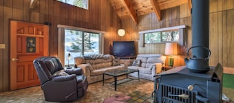 Near Hiking & Skiing: Bear Valley Cabin!