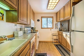 House (2 Bedrooms) | Interior - Near Hiking & Skiing: Bear Valley Cabin! (Arnold)