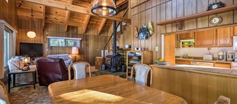 Near Hiking & Skiing: Bear Valley Cabin!
