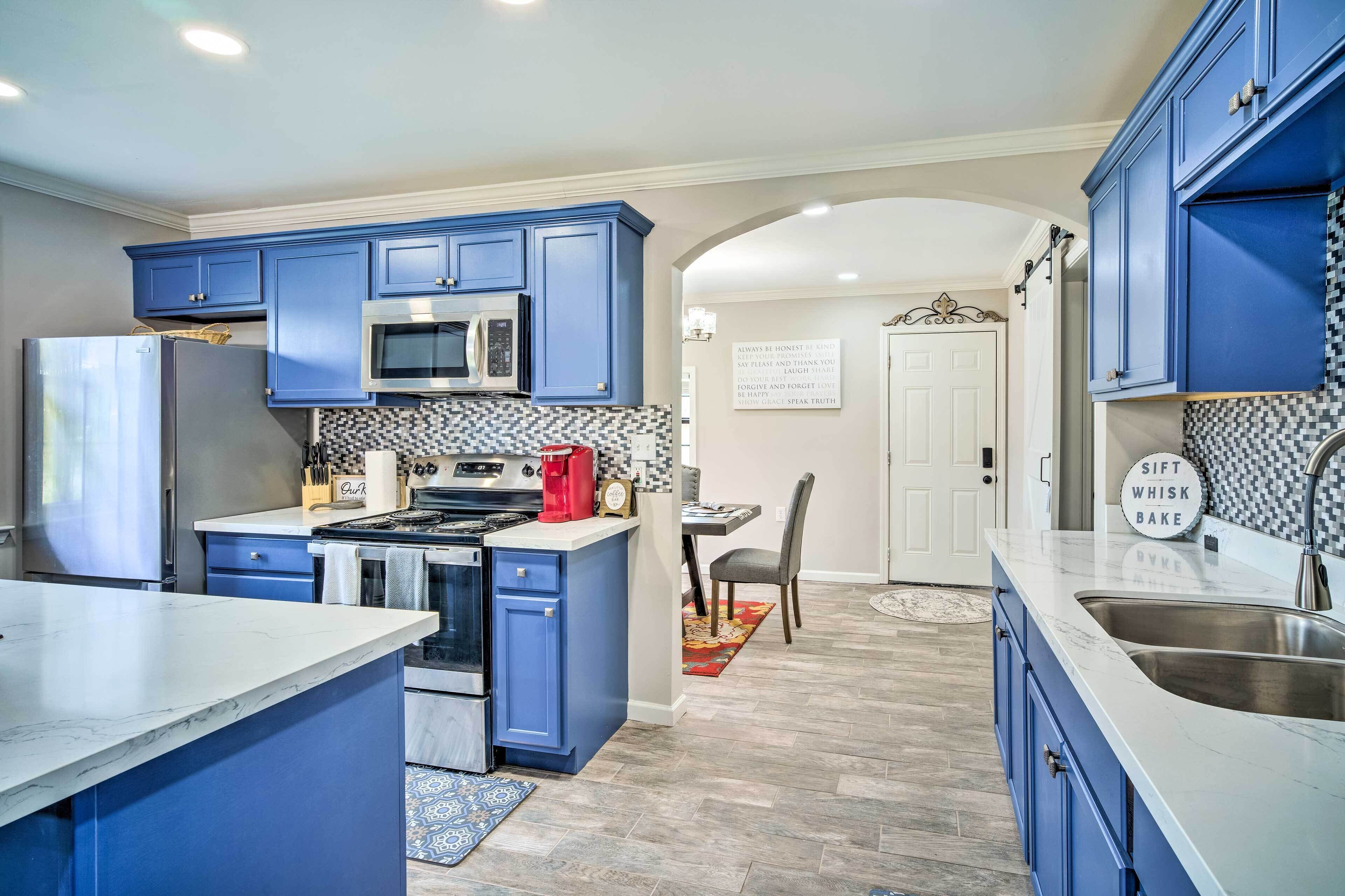 'blue Cottage in the Bayou' w/ Private Yard!