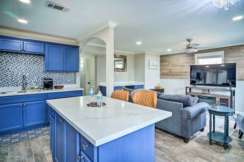 'blue Cottage in the Bayou' w/ Private Yard!