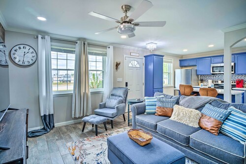 'blue Cottage in the Bayou' w/ Private Yard!