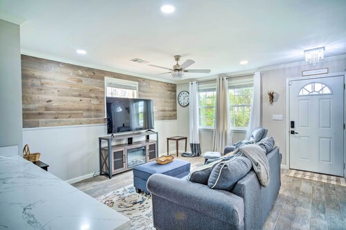 'blue Cottage in the Bayou' w/ Private Yard!