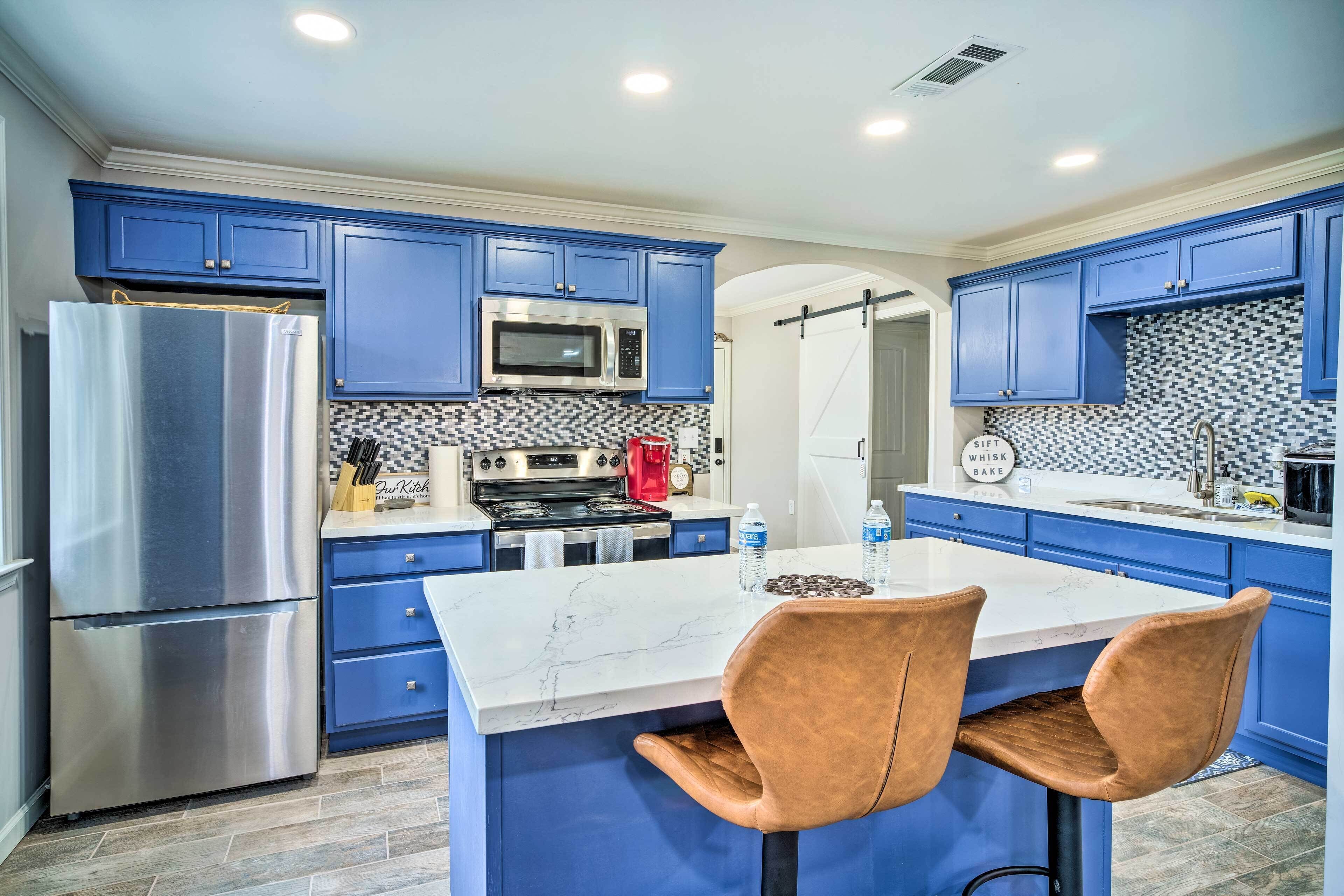 'blue Cottage in the Bayou' w/ Private Yard!