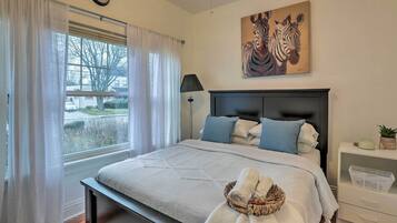 2 bedrooms, iron/ironing board, bed sheets