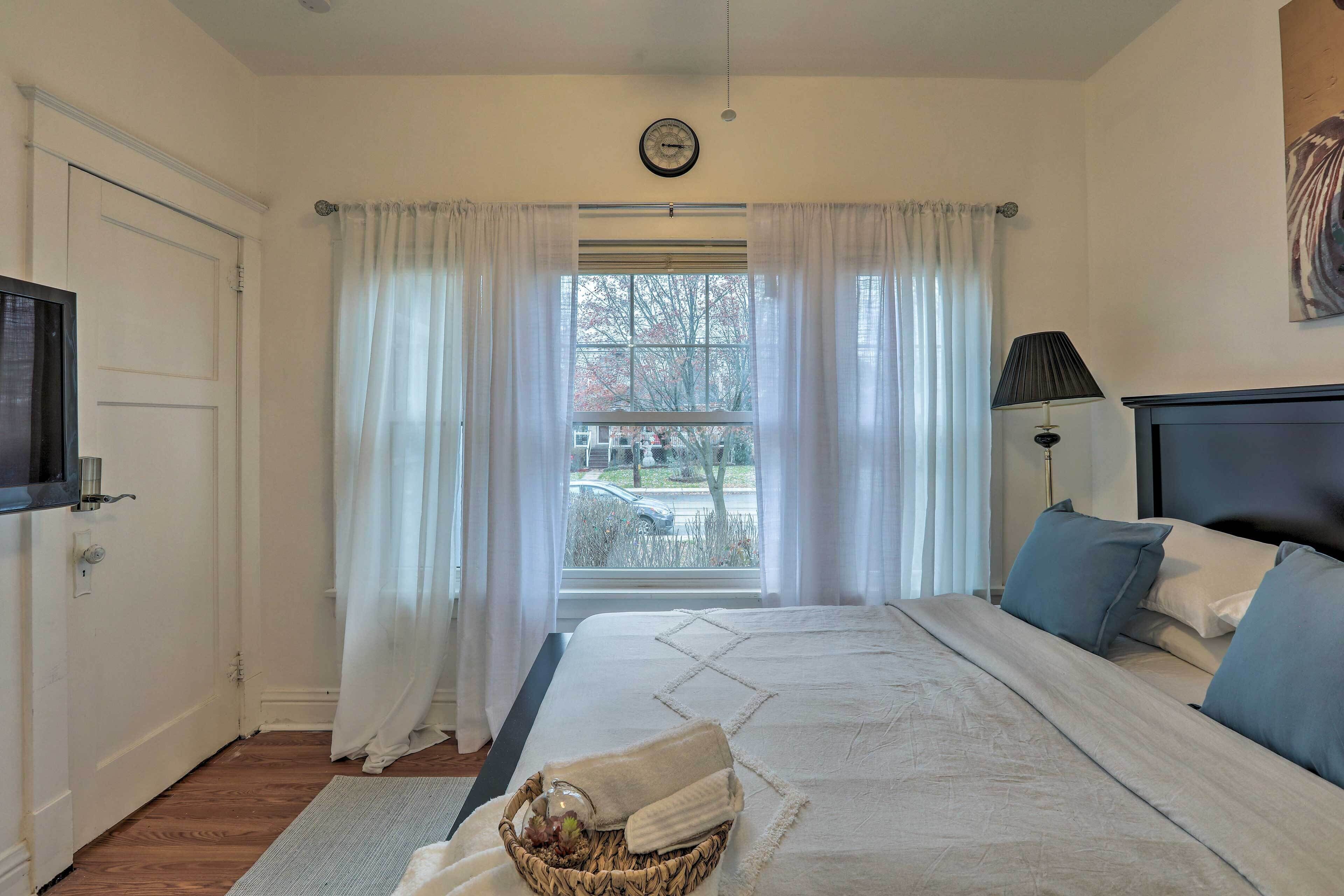 2 bedrooms, iron/ironing board, bed sheets