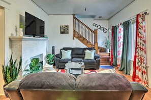 2 quartos, ferros/tábuas de passar roupa, roupa de cama