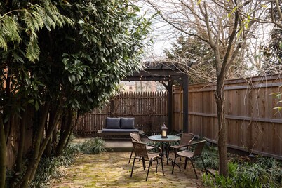 'brooke House' In The Heart of Downtown w/ Patio!