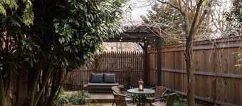 'brooke House' In The Heart of Downtown w/ Patio!