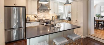 'brooke House' In The Heart of Downtown w/ Patio!