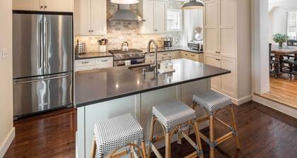 'brooke House' In The Heart of Downtown w/ Patio!