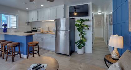 Catalina Island Duplex - Steps to Beach & Pier!