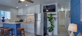 Catalina Island Duplex - Steps to Beach & Pier!