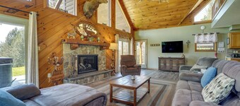 3-acre Benezette Cabin: Hot Tub, Grill & Mtn View
