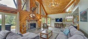 3-acre Benezette Cabin: Hot Tub, Grill & Mtn View