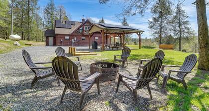 3-acre Benezette Cabin: Hot Tub, Grill & Mtn View