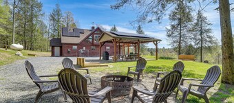 3-acre Benezette Cabin: Hot Tub, Grill & Mtn View
