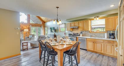 3-acre Benezette Cabin: Hot Tub, Grill & Mtn View