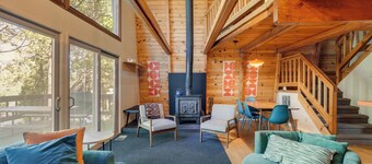 Charming Pinecrest Cabin w/ Private Deck