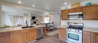 Charming Riverfront Retreat in Monticello!