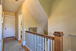 House (2 Bedrooms) | Interior - Charming Retreat w/ Fire Pit & Spacious Yard! (Cortlandt)
