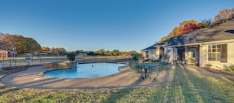 'the Crown Goose' - Bullard Home w/ Pool & Spa!