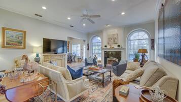 House (3 Bedrooms) | Interior