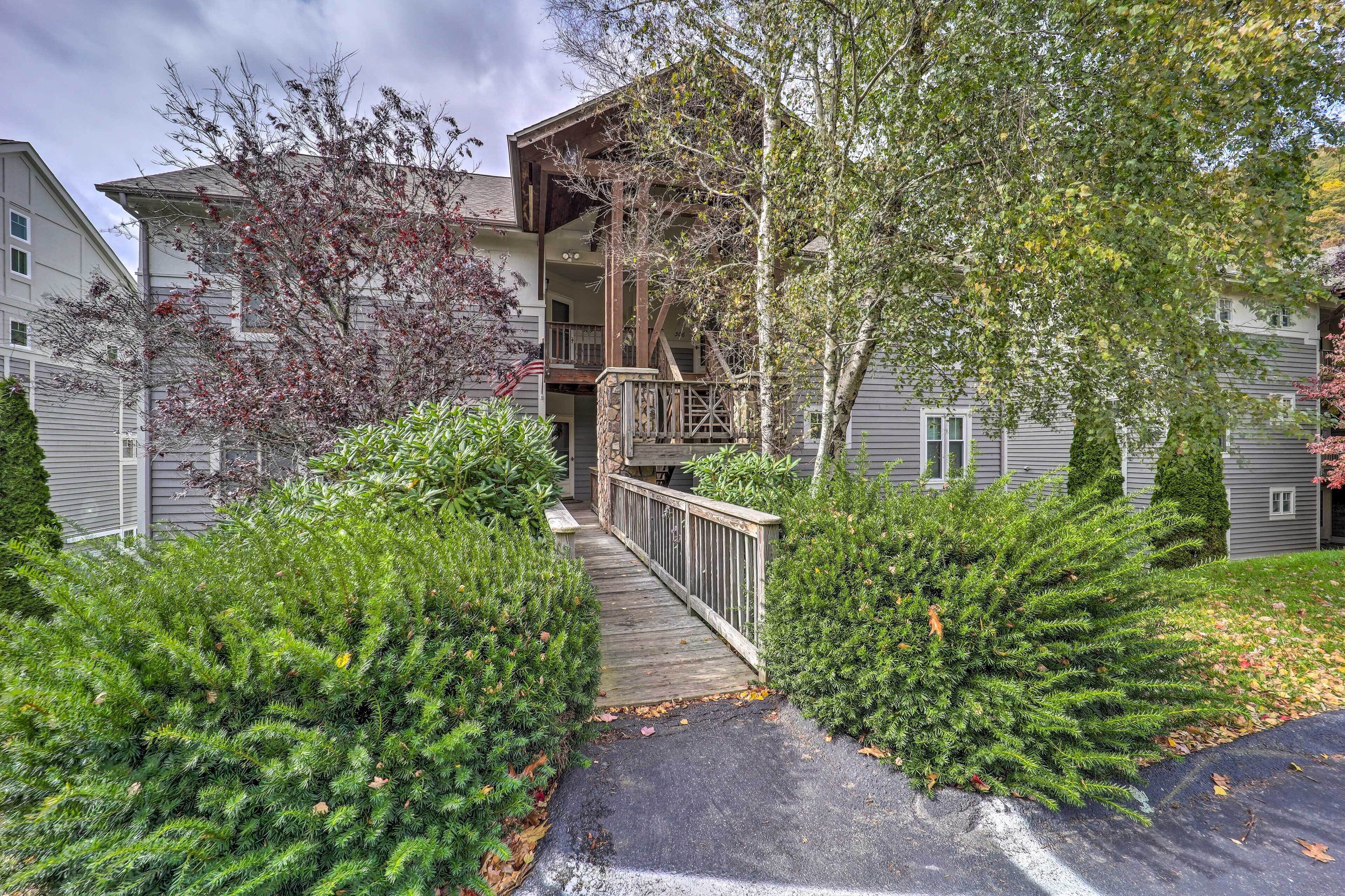 Cozy Condo: Patio + 6 Mi to Sugar Mtn Slopes!