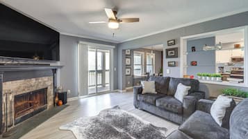 Apartment (2 Bedrooms) | Living area | TV, fireplace