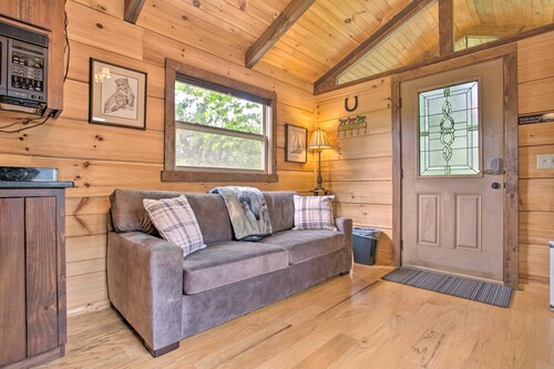 Year-round Adventure! Rustic Cabin in Mill Spring