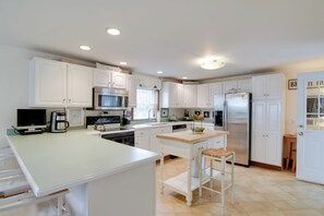 Interior - 'chincoteague Charm' Escape w/ Bikes & Yard Games! (Chincoteague)